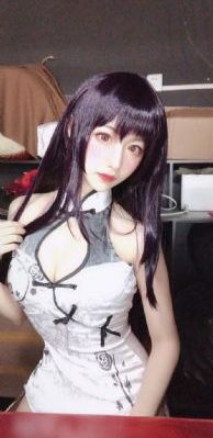 《年轻漂亮的女教师》中字_BD在线观看高清